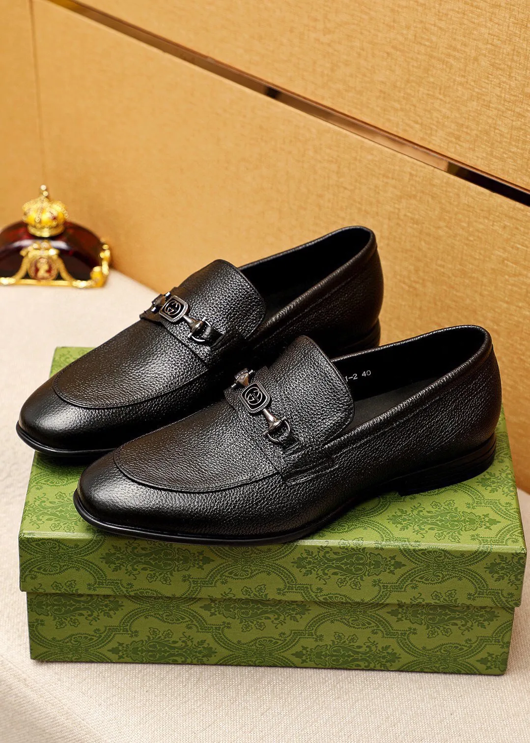 Men's shoes 💰460 💐 Product trademark: GUCCI "Gucci" casual leather shoes Regular size: 39-44 (38.45.46🉑️Customized) Product materials: Selected imported first-layer calfskin upper + luxury hardware buckle, imported cowhide leather lining. Strong three-dimensional visual effect, rubber outsole Color: 1⃣️color optional